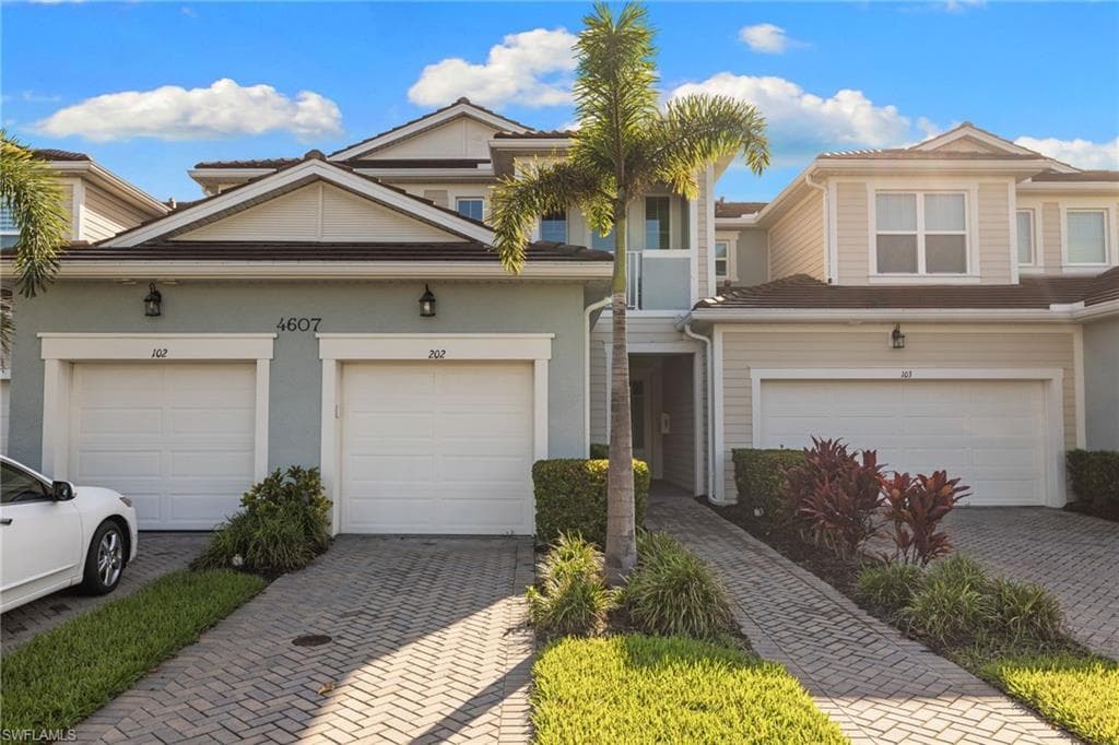 4607 Arboretum Cir 202, Naples, FL 34112-38