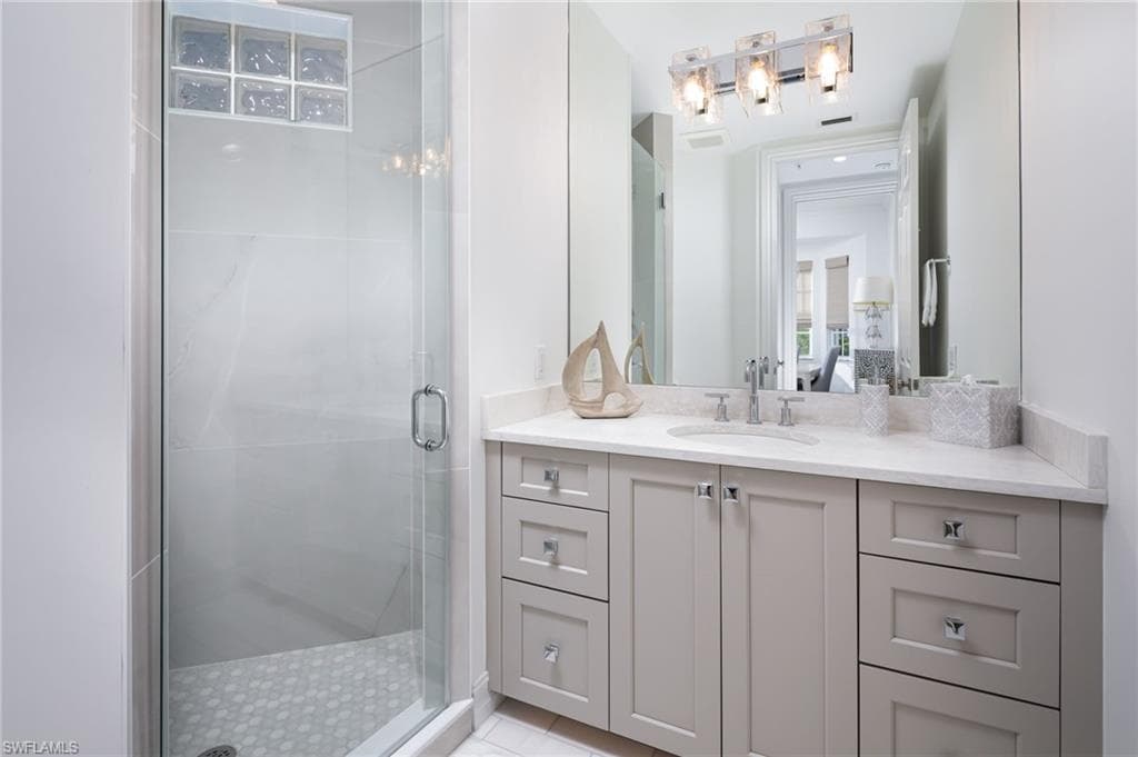 815 Bentwater Cir 101, Naples, FL 34108-13