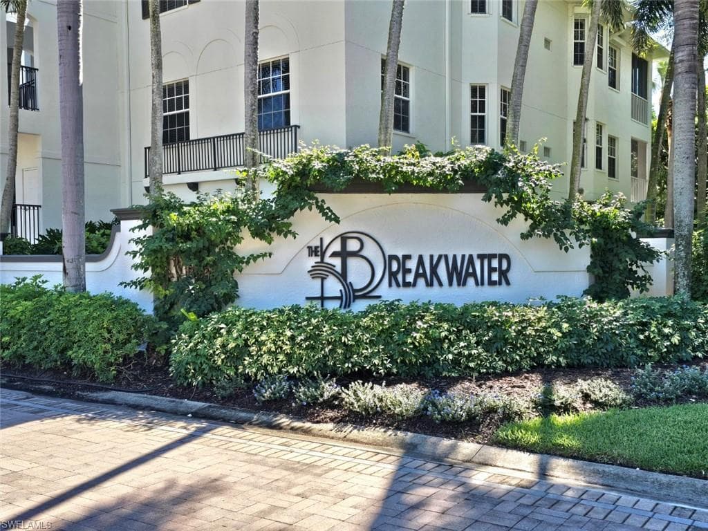 815 Bentwater Cir 101, Naples, FL 34108-19