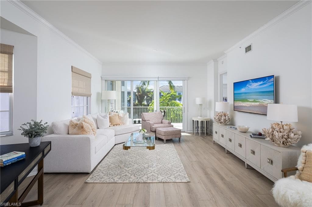 815 Bentwater Cir 101, Naples, FL 34108-1