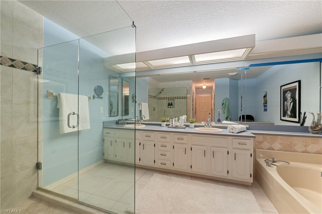 6600 Ilex Cir, Naples, FL 34109-17