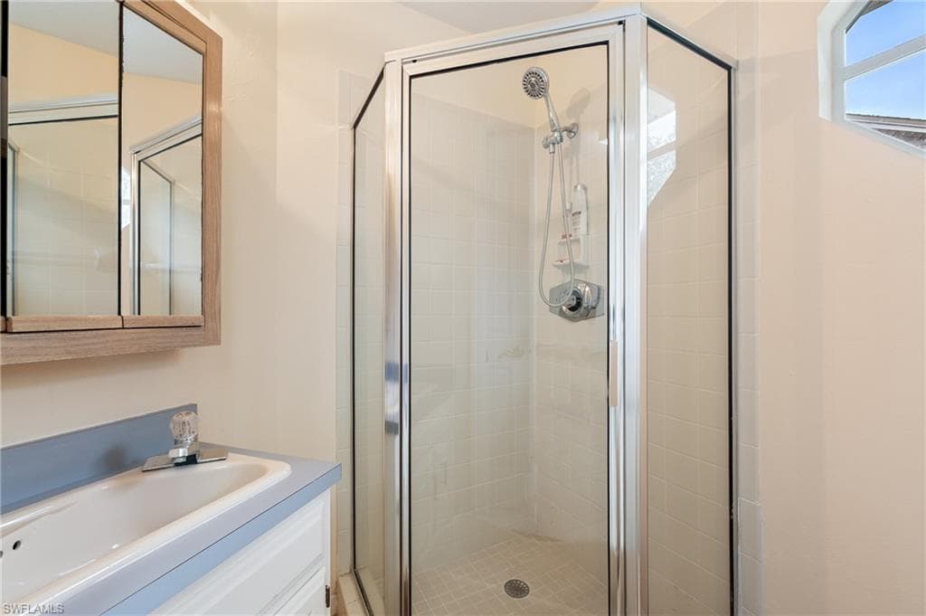 6600 Ilex Cir, Naples, FL 34109-25
