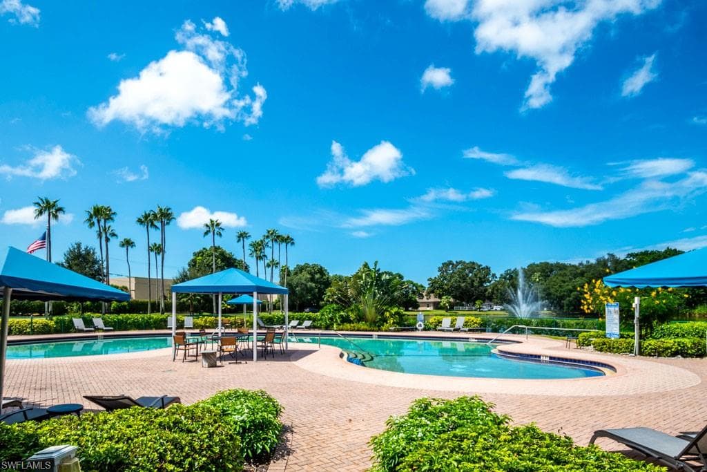 6600 Ilex Cir, Naples, FL 34109-37
