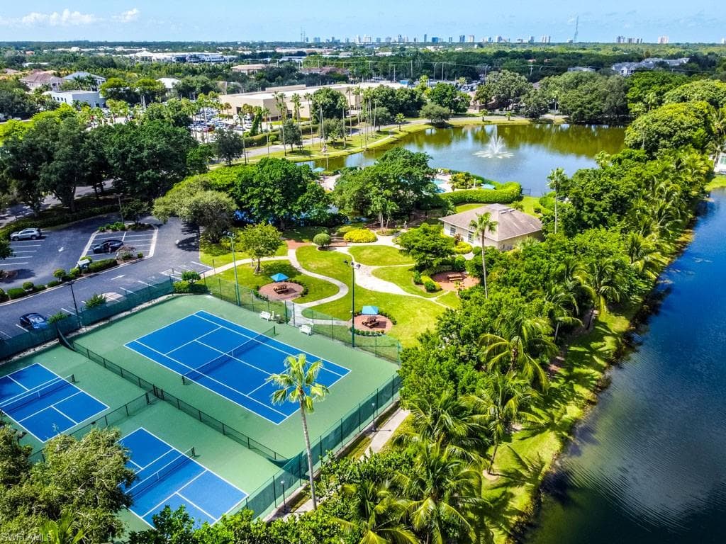 6600 Ilex Cir, Naples, FL 34109-40