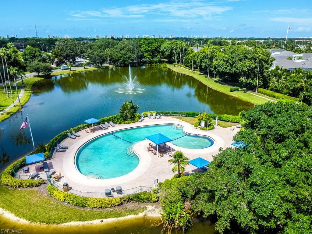 6600 Ilex Cir, Naples, FL 34109-44