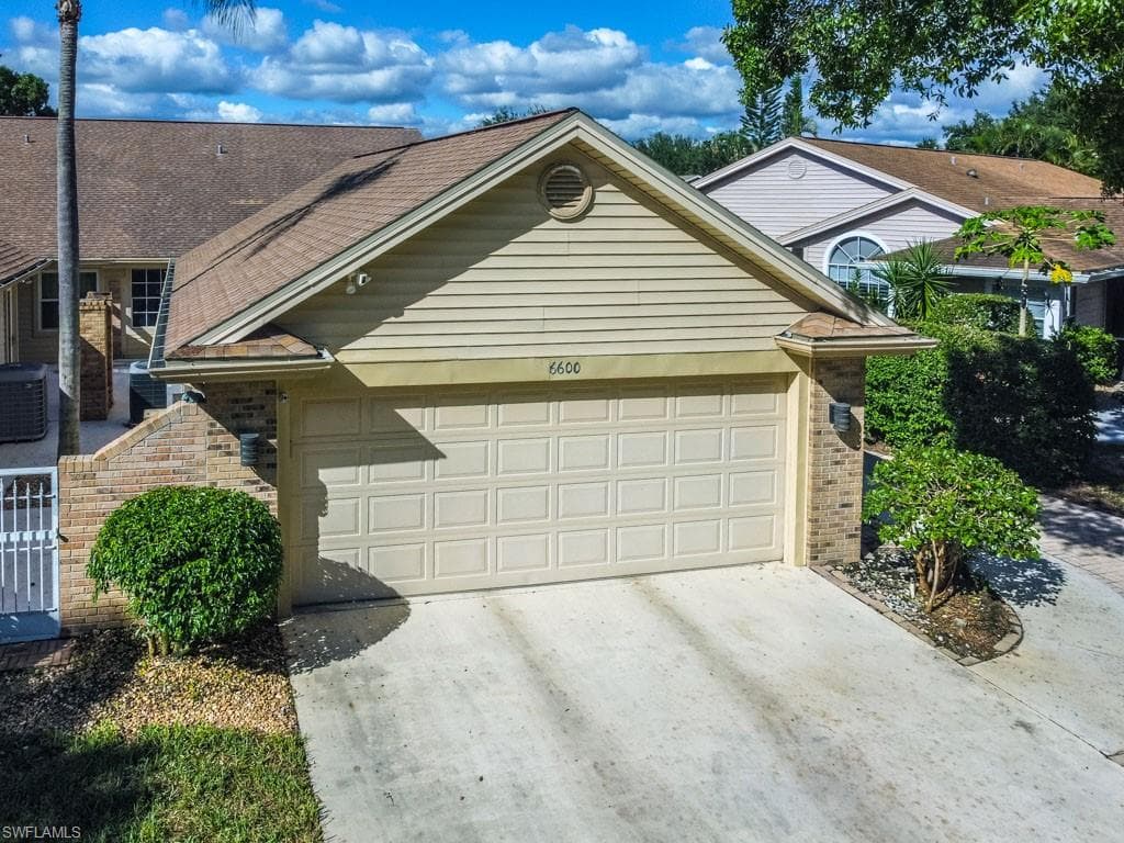 6600 Ilex Cir, Naples, FL 34109-46