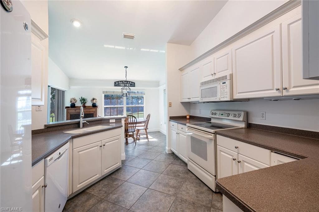 5908 Three Iron Dr 2204, Naples, FL 34110-12