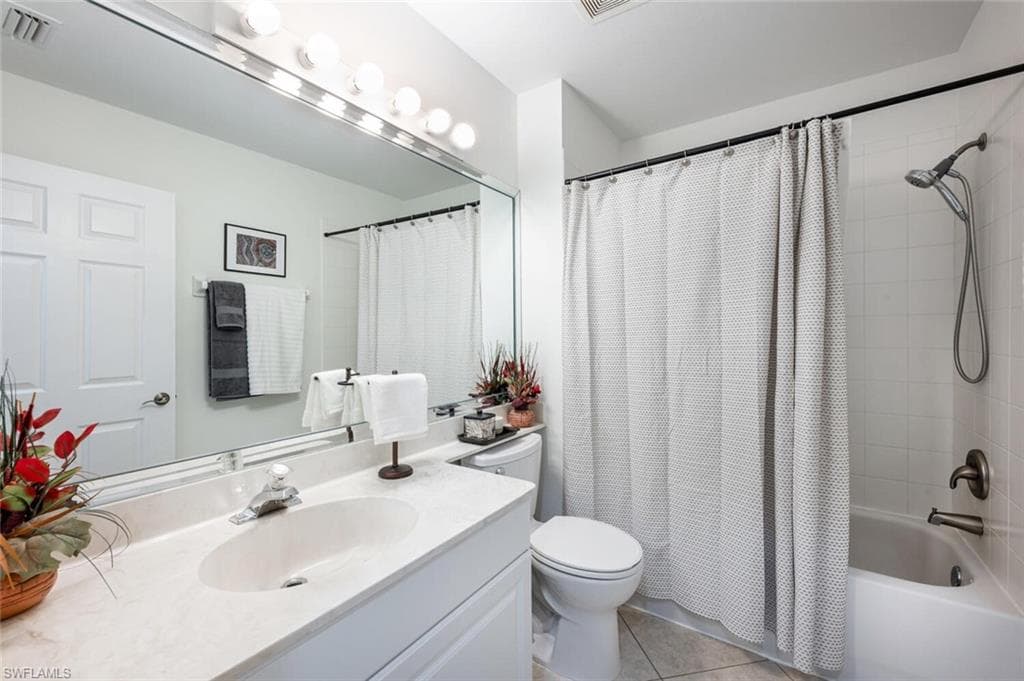 5908 Three Iron Dr 2204, Naples, FL 34110-28