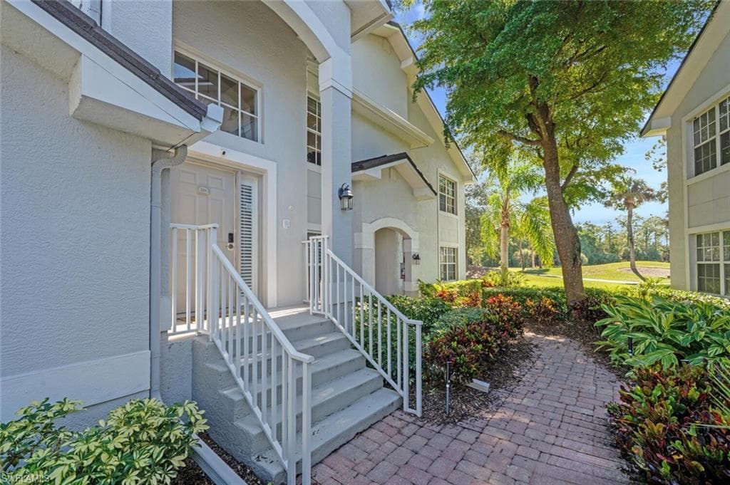5908 Three Iron Dr 2204, Naples, FL 34110-4
