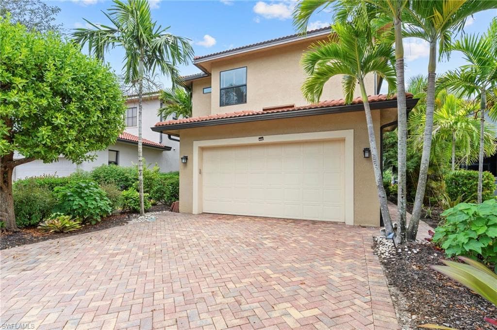 1300 Kendari Ter, Naples, FL 34113-2