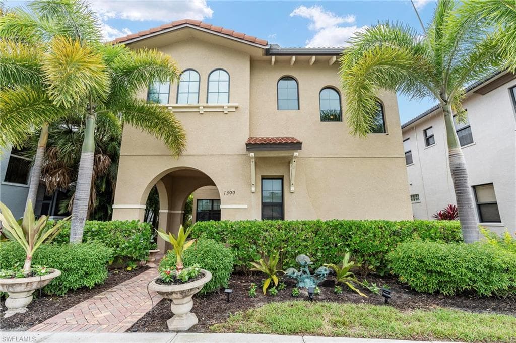 1300 Kendari Ter, Naples, FL 34113-3