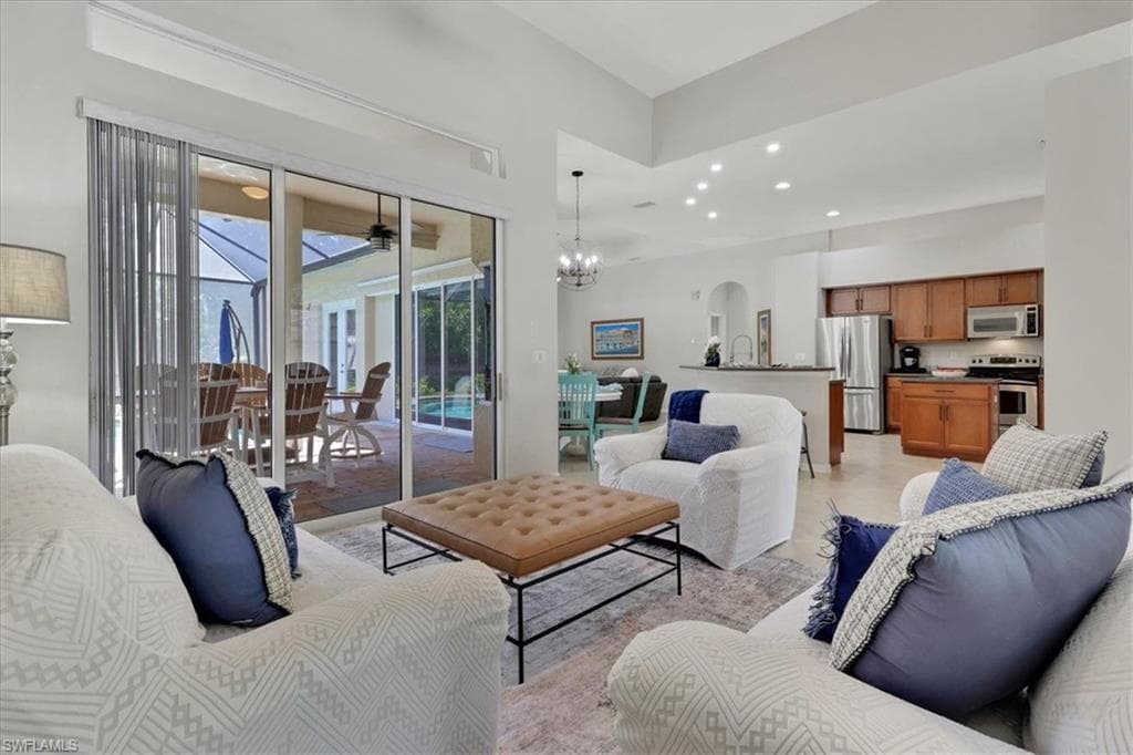 1140 10th Ave N, Naples, FL 34102-9