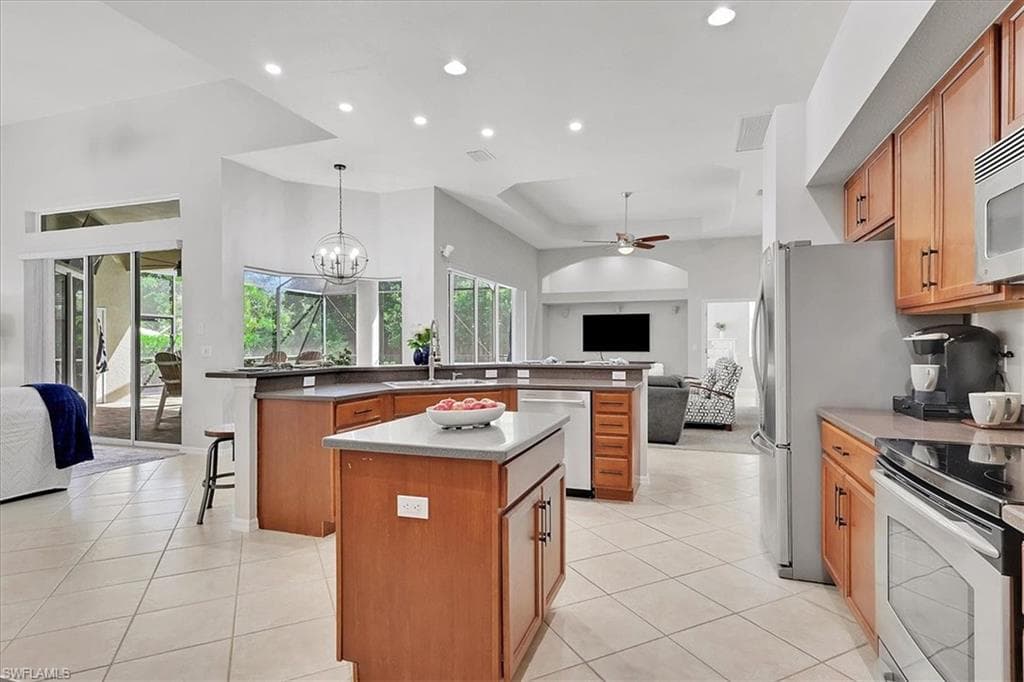 1140 10th Ave N, Naples, FL 34102-14