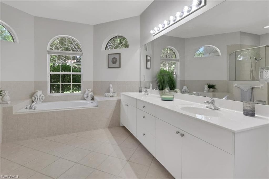 1140 10th Ave N, Naples, FL 34102-20