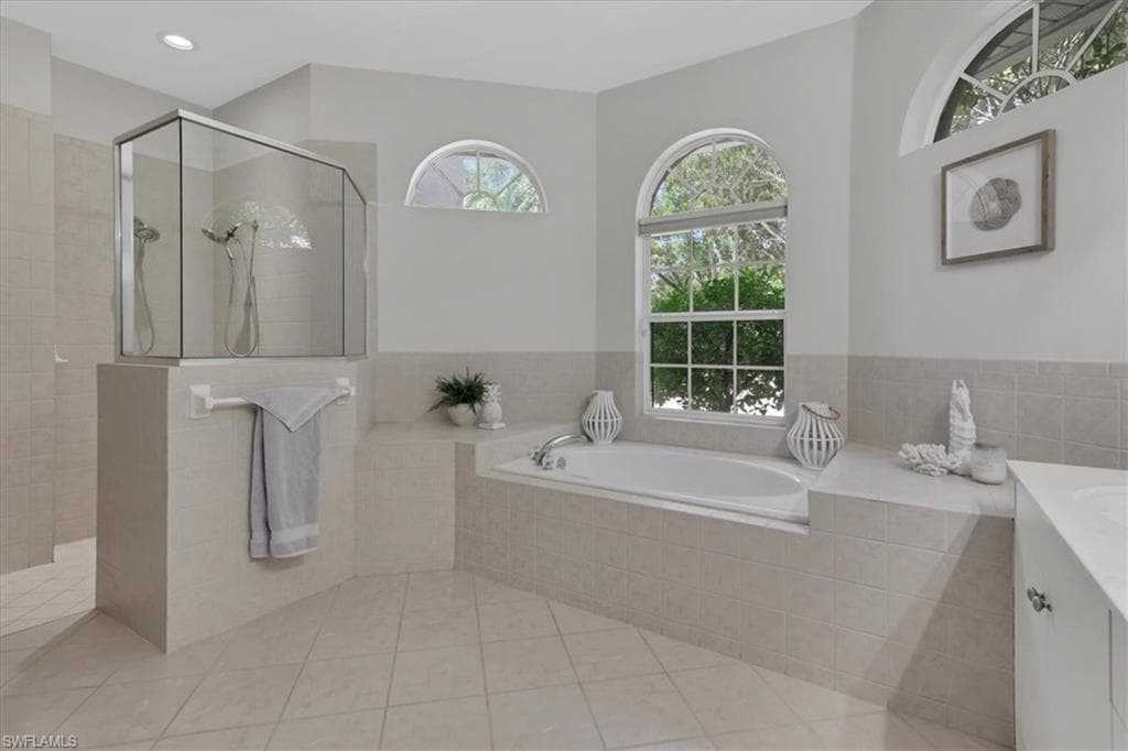 1140 10th Ave N, Naples, FL 34102-21