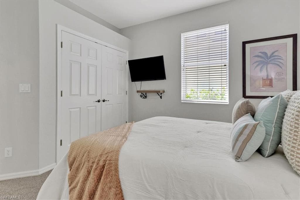 1140 10th Ave N, Naples, FL 34102-25