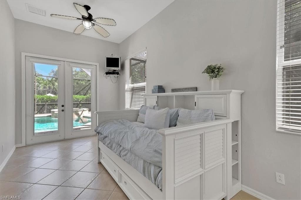 1140 10th Ave N, Naples, FL 34102-27