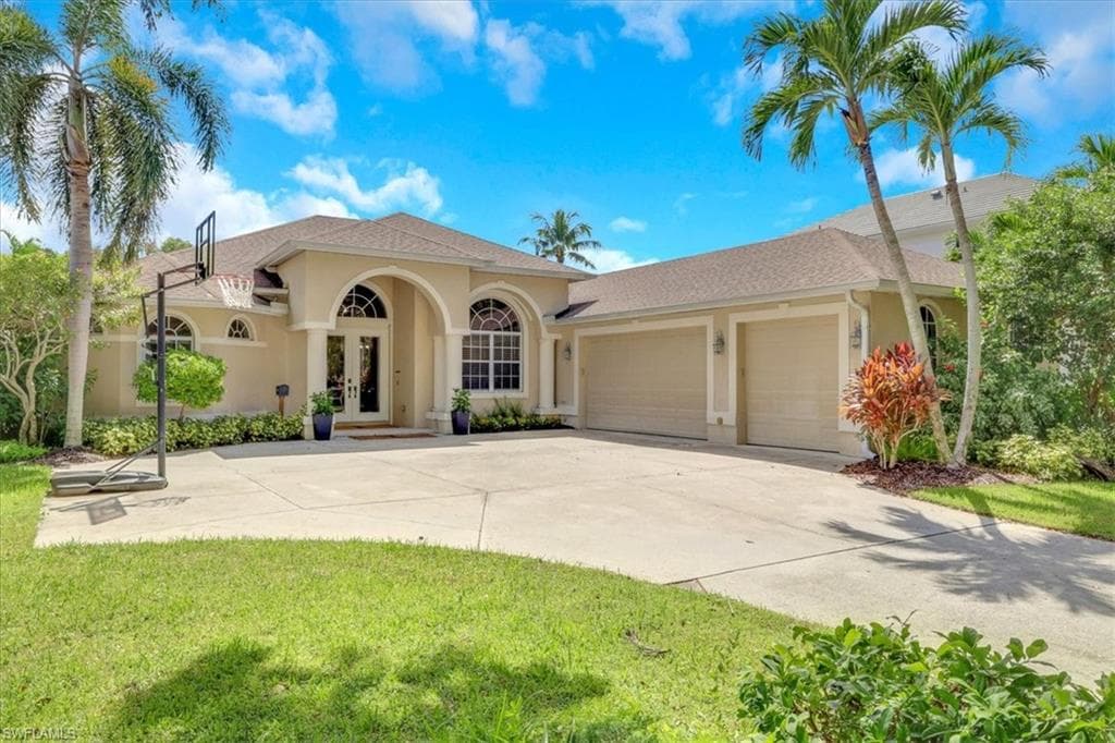 1140 10th Ave N, Naples, FL 34102-1