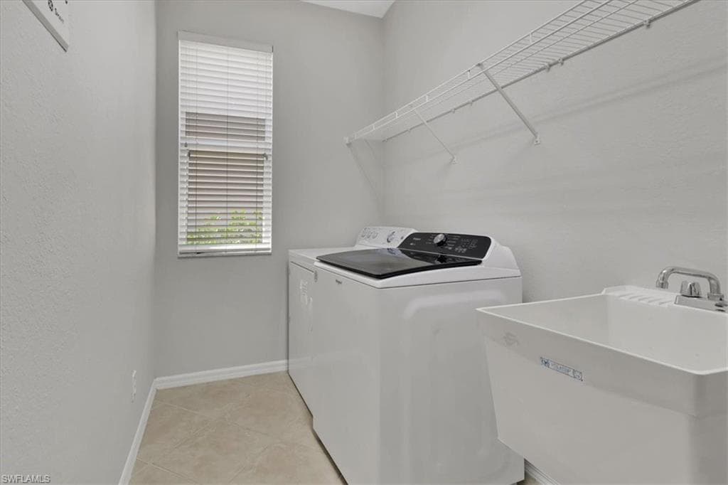 1140 10th Ave N, Naples, FL 34102-30