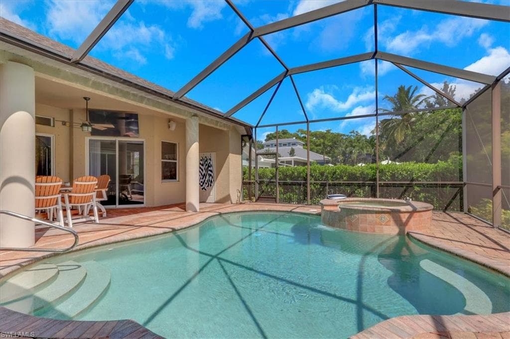 1140 10th Ave N, Naples, FL 34102-33
