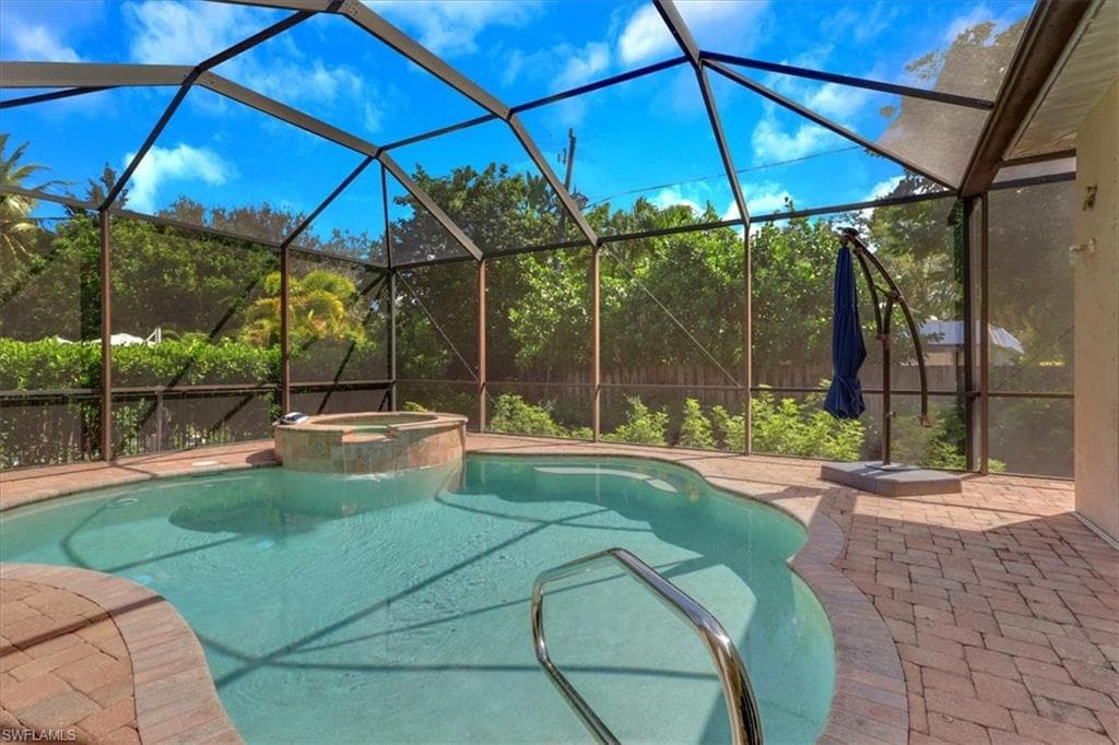 1140 10th Ave N, Naples, FL 34102-34