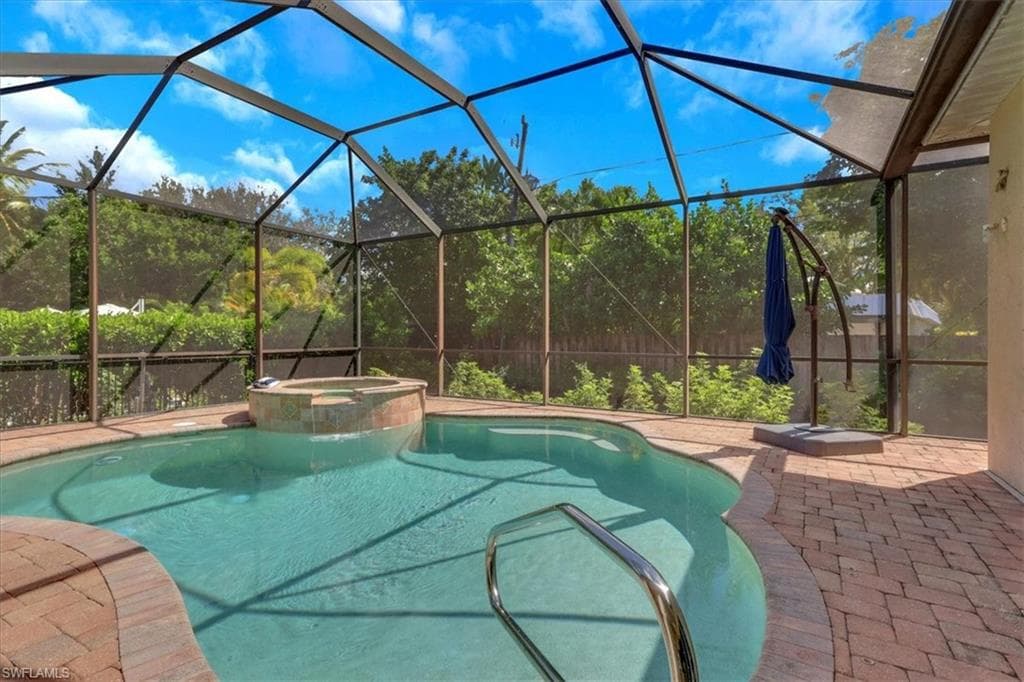 1140 10th Ave N, Naples, FL 34102-35