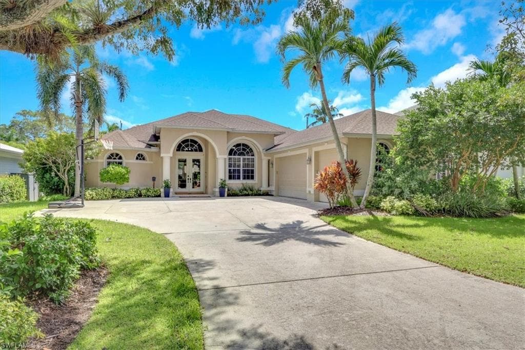 1140 10th Ave N, Naples, FL 34102-2