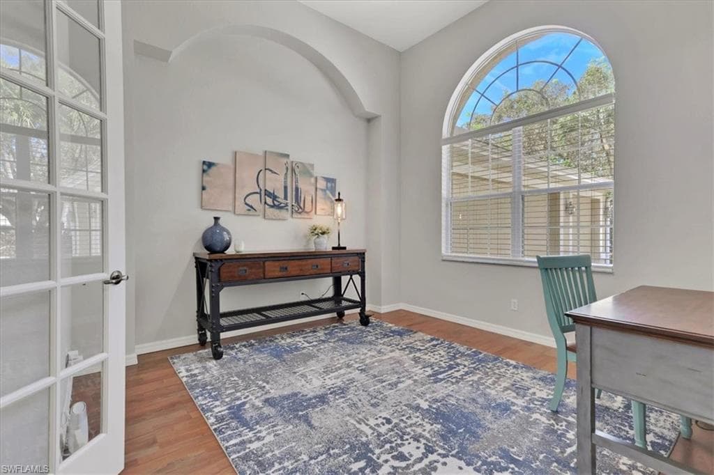 1140 10th Ave N, Naples, FL 34102-7