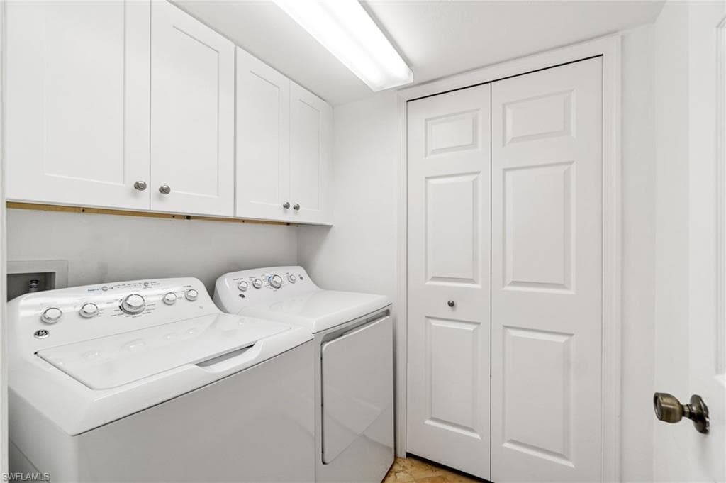 340 Horse Creek Dr 403, Naples, FL 34110-17