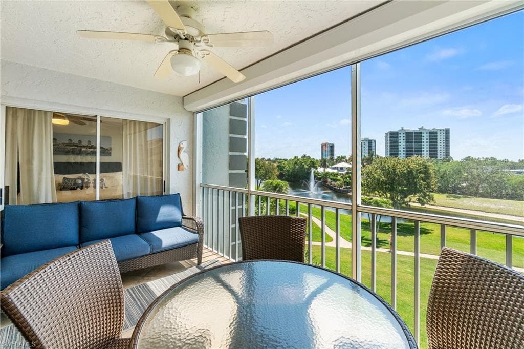 340 Horse Creek Dr 403, Naples, FL 34110-18