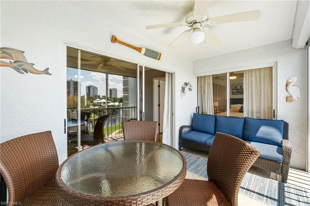 340 Horse Creek Dr 403, Naples, FL 34110-19