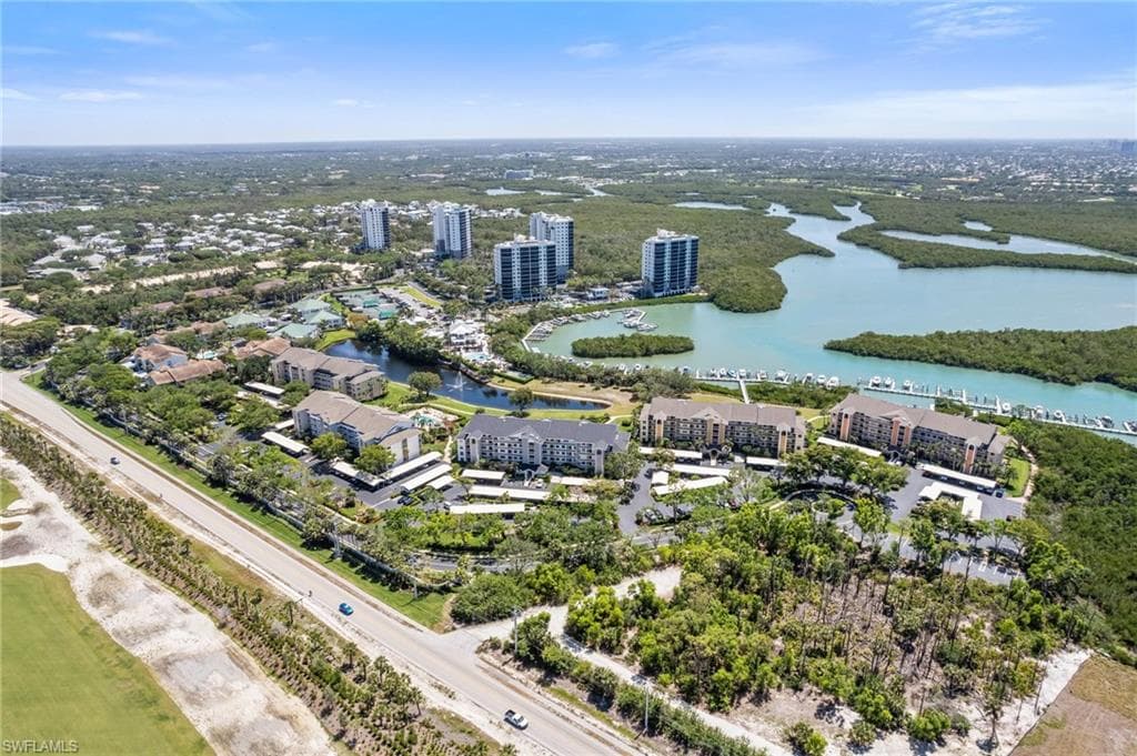 340 Horse Creek Dr 403, Naples, FL 34110-25