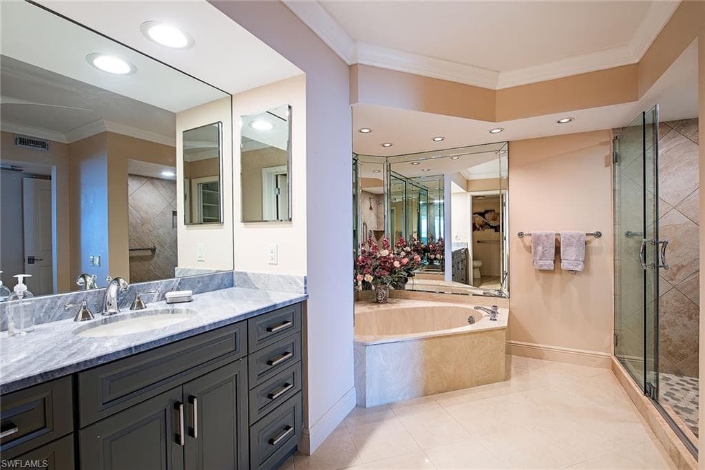 4401 Gulf Shore Blvd N 1007, Naples, FL 34103-10