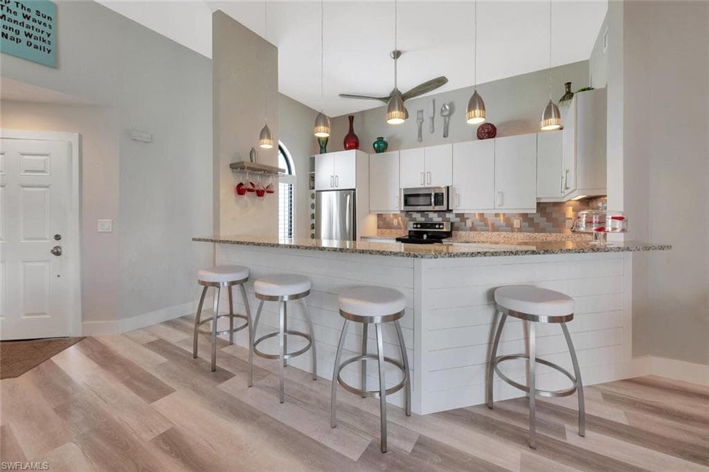 583 Beachwalk Cir Q-203, Naples, FL 34108-9