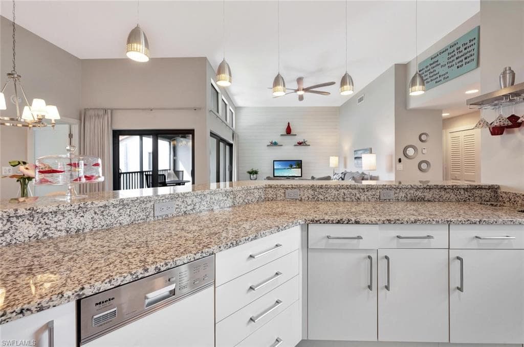 583 Beachwalk Cir Q-203, Naples, FL 34108-13