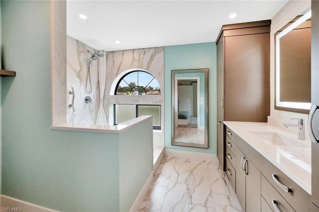 583 Beachwalk Cir Q-203, Naples, FL 34108-17