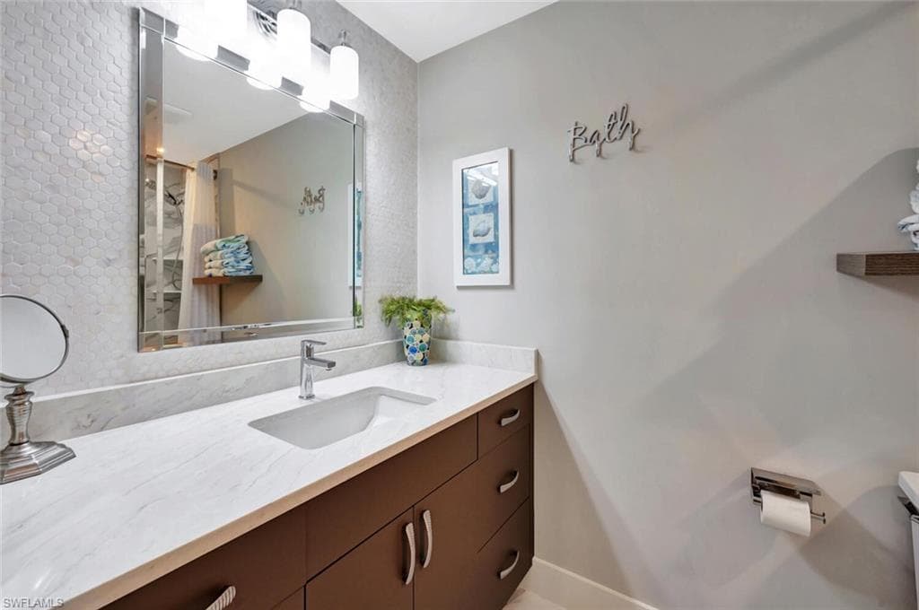 583 Beachwalk Cir Q-203, Naples, FL 34108-21