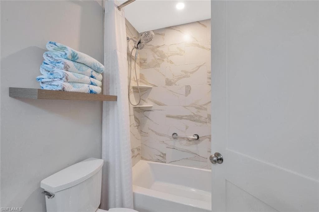 583 Beachwalk Cir Q-203, Naples, FL 34108-22