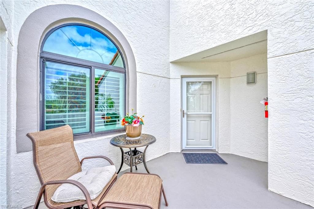 583 Beachwalk Cir Q-203, Naples, FL 34108-25