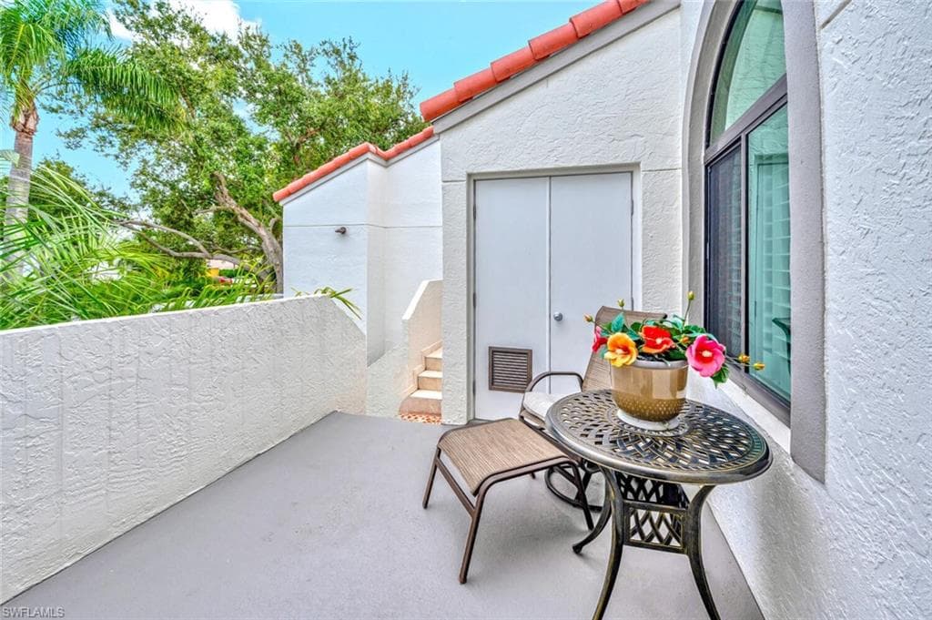 583 Beachwalk Cir Q-203, Naples, FL 34108-26