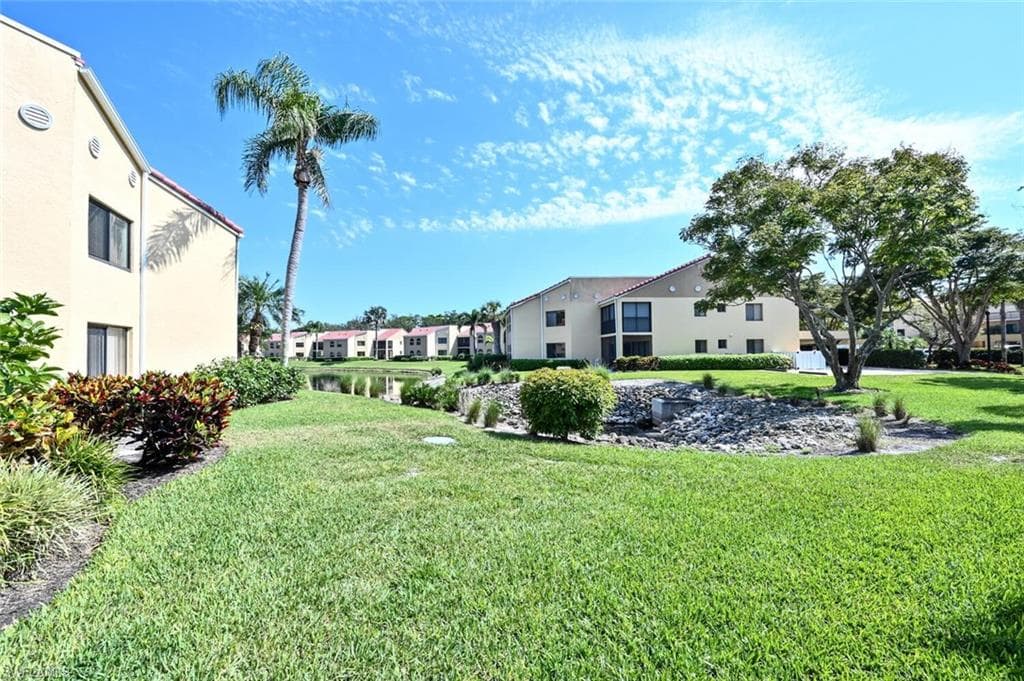 583 Beachwalk Cir Q-203, Naples, FL 34108-27