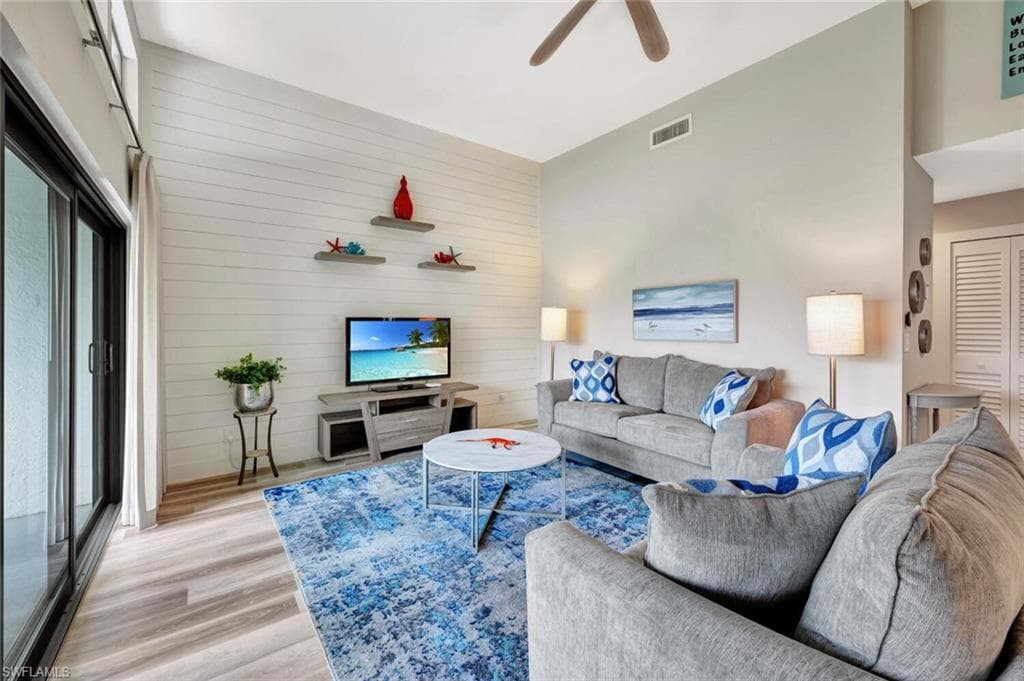 583 Beachwalk Cir Q-203, Naples, FL 34108-3