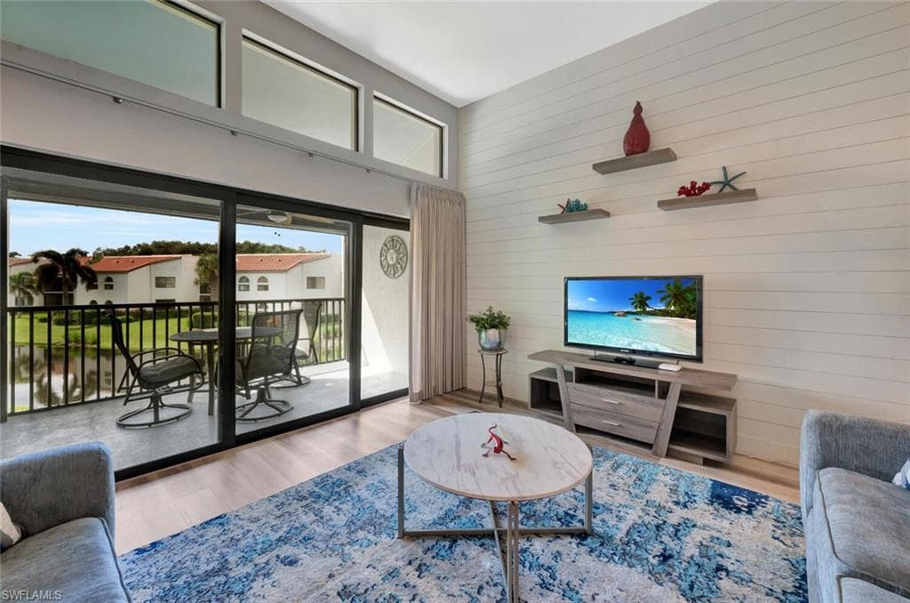 583 Beachwalk Cir Q-203, Naples, FL 34108-5