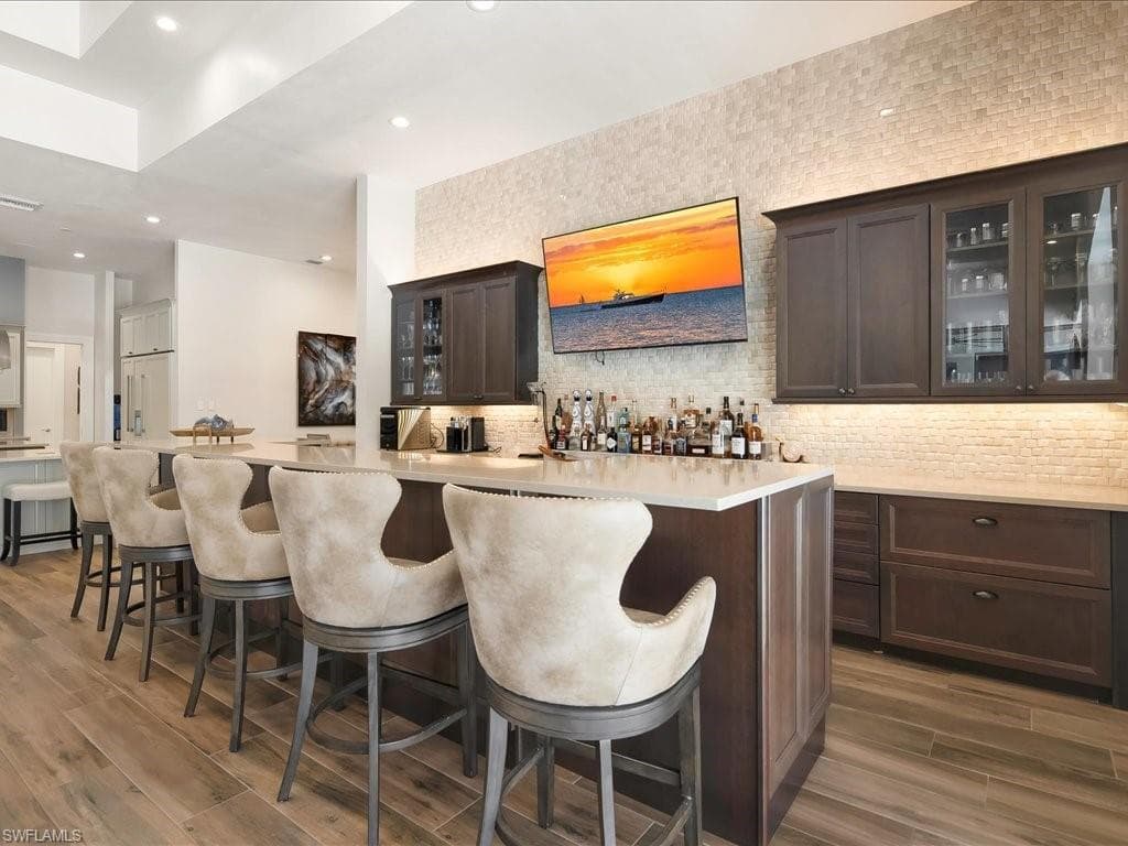 656 Hickory Rd, Naples, FL 34108-14