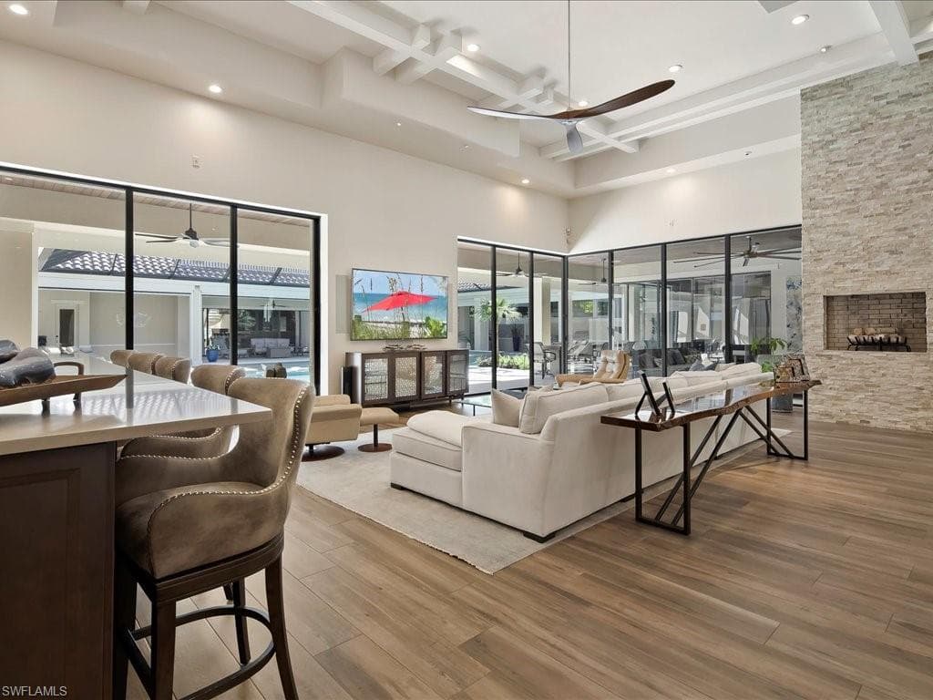 656 Hickory Rd, Naples, FL 34108-15