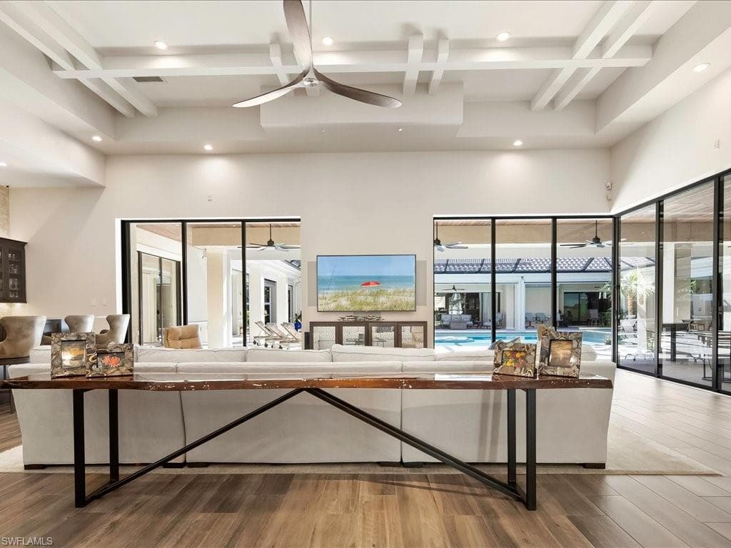 656 Hickory Rd, Naples, FL 34108-16