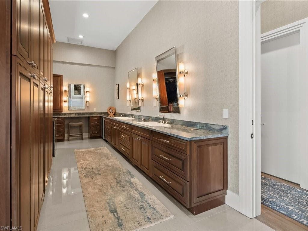 656 Hickory Rd, Naples, FL 34108-20