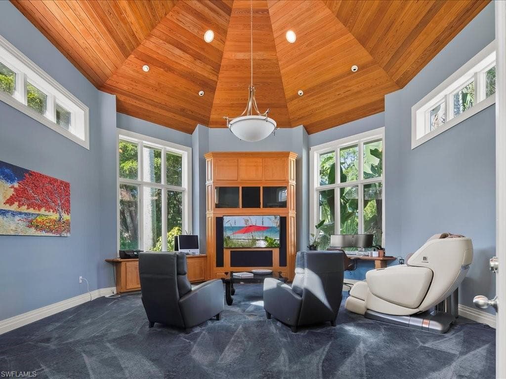 656 Hickory Rd, Naples, FL 34108-23