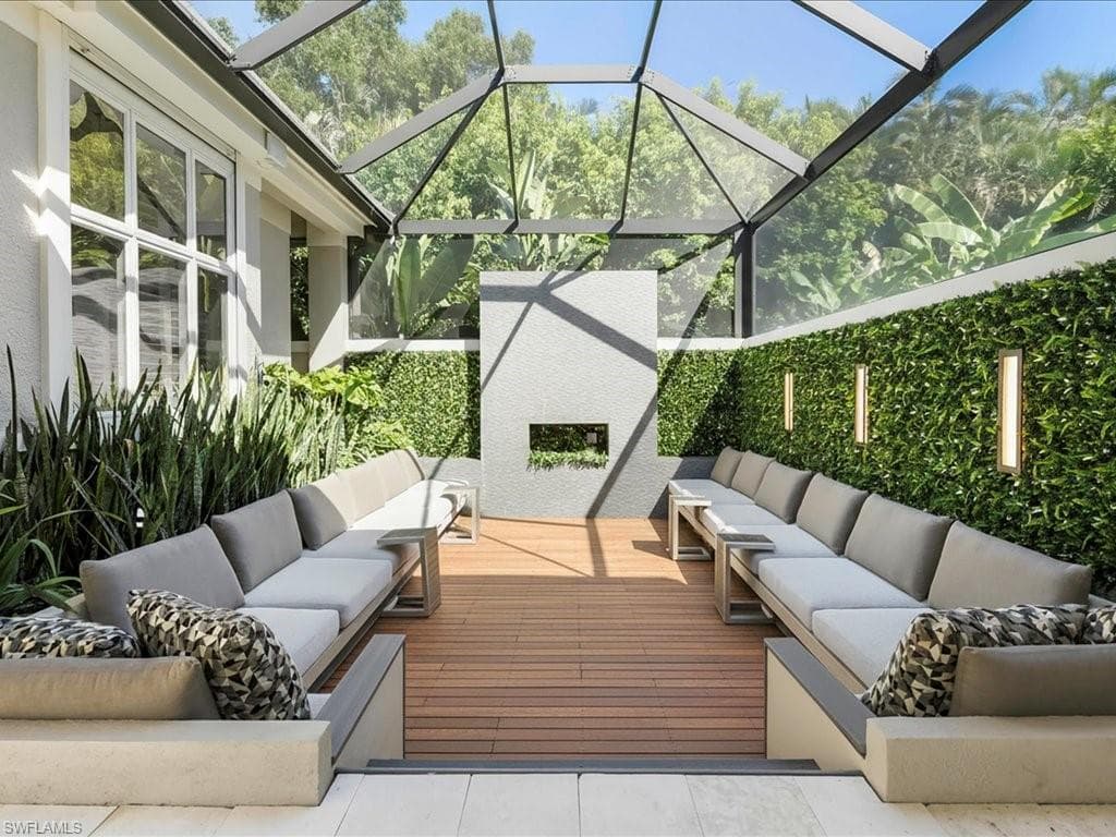 656 Hickory Rd, Naples, FL 34108-33