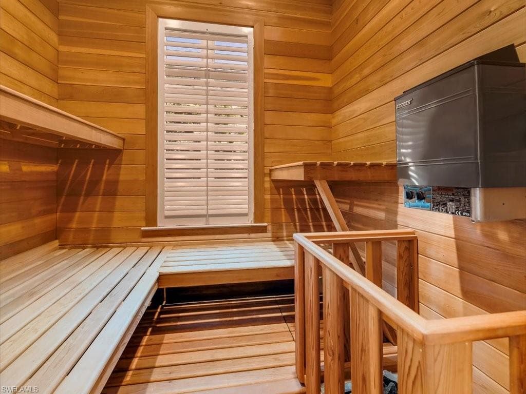 656 Hickory Rd, Naples, FL 34108-34